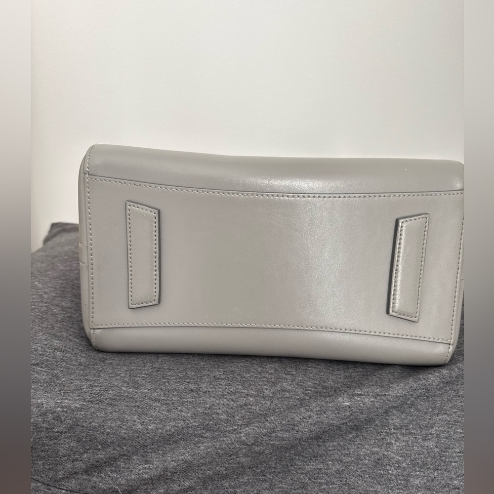 Authentic *** Givenchy Antigona Bag in Grey - Picture 9 of 9